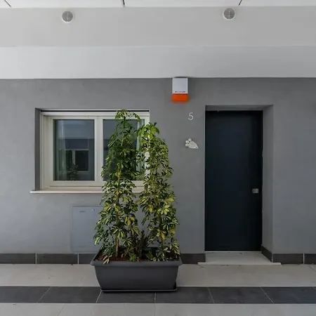 Maison Blaesia - Beachfront Modern Sea Loft Apartment Bari