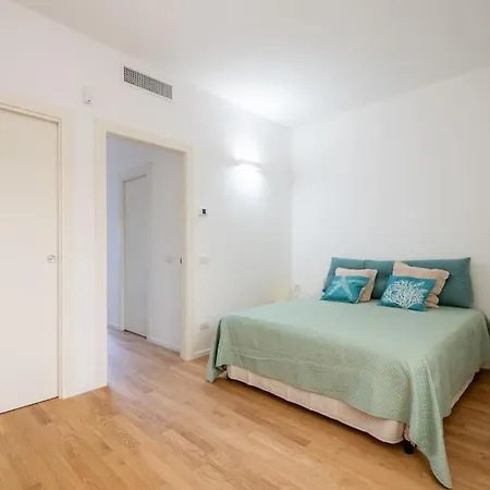 Apartment Maison Blaesia - Beachfront Modern Sea Loft *